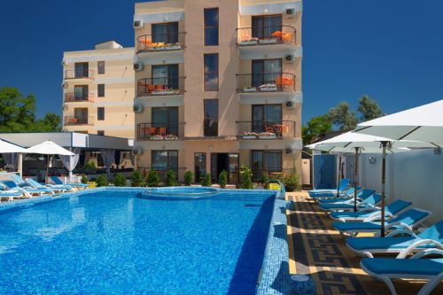 Бассейн в ресторане Grand More