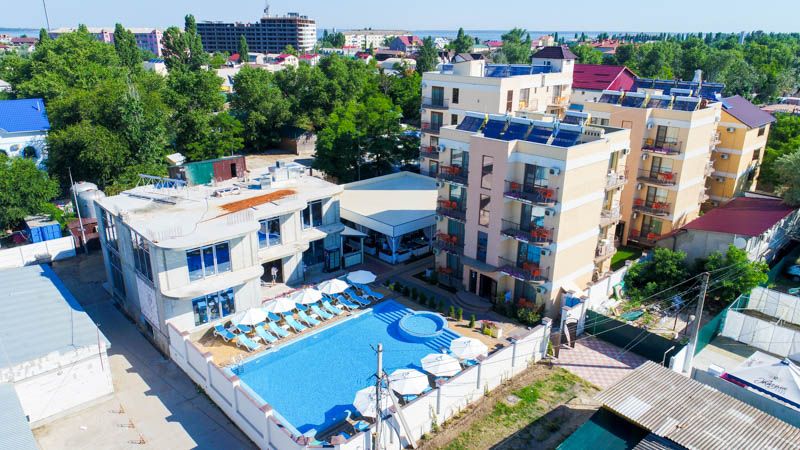Жилье с бассейном в Затоке